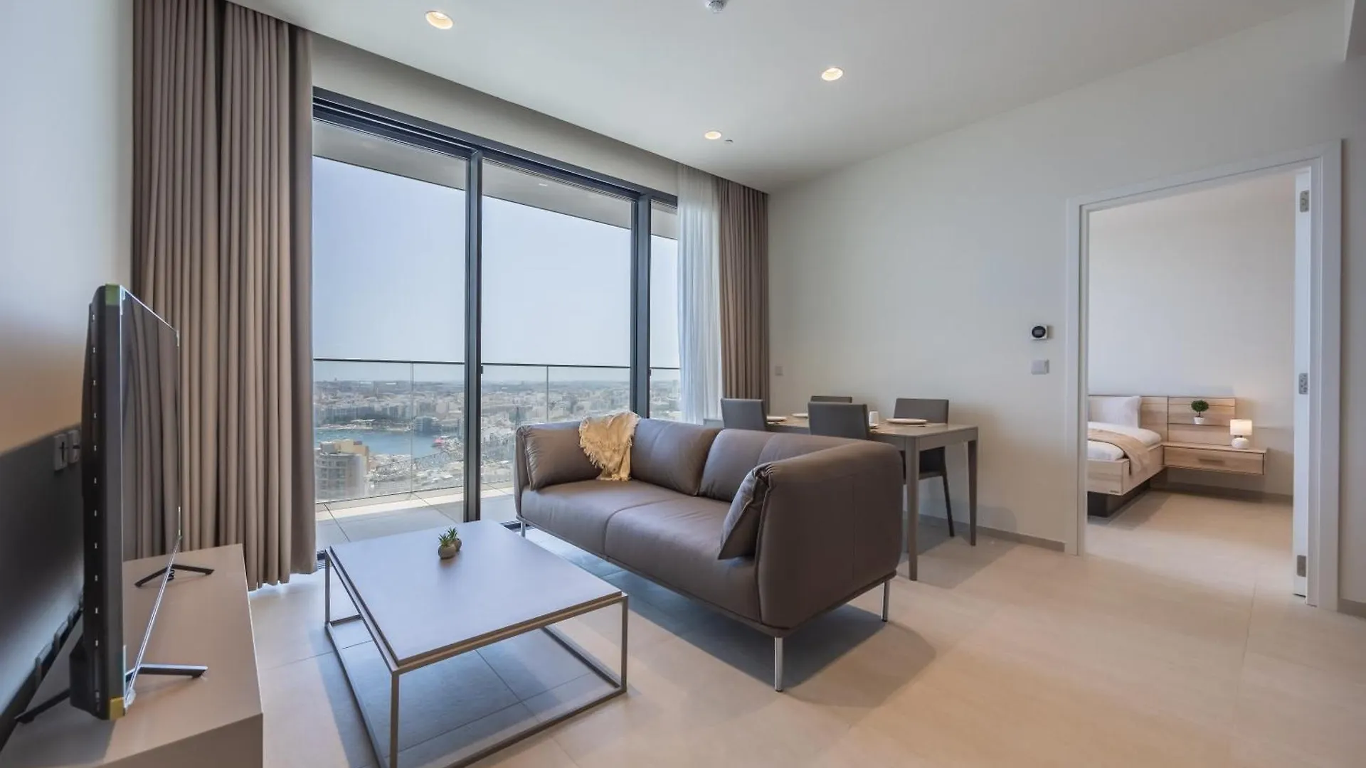 Mercury Luxe Retreat Apartment In Mercury Towers Saint Julian's 0*,  Malta